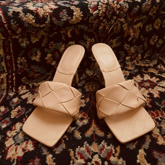 SANDALS! - Picture 7 of 10